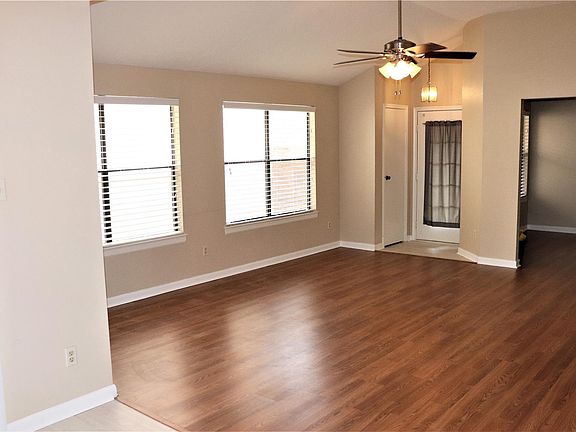 4th image of 7718 High Village Dr