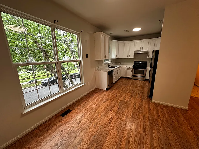 12921 Woodcutter Cir — Photo 6
