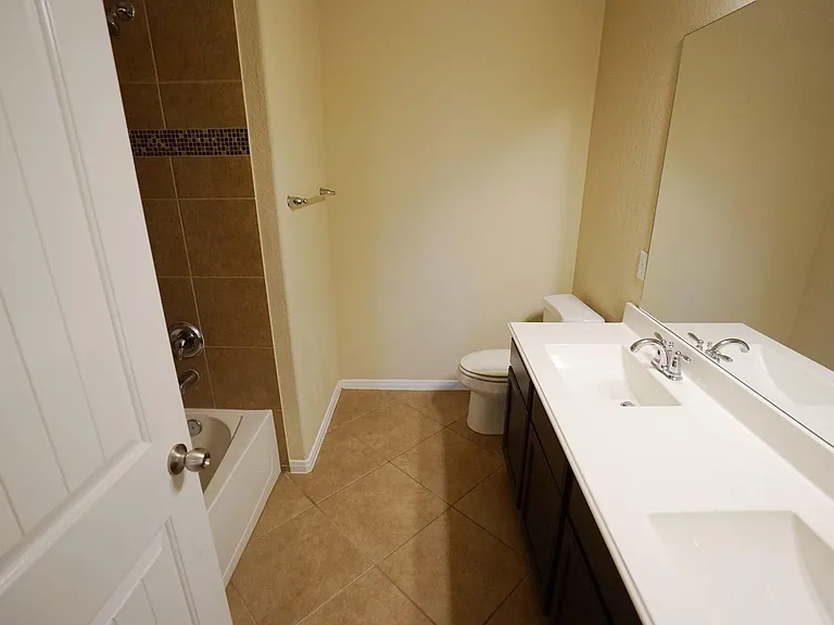 1067 Cedar Lake Ct — Photo 23