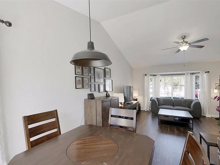 5411 Vichy Cir — Photo 8