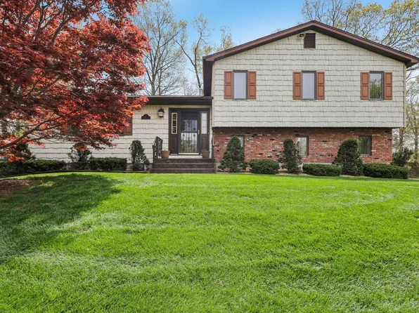 25 Sasson Terrace, Valley Cottage, NY 10989