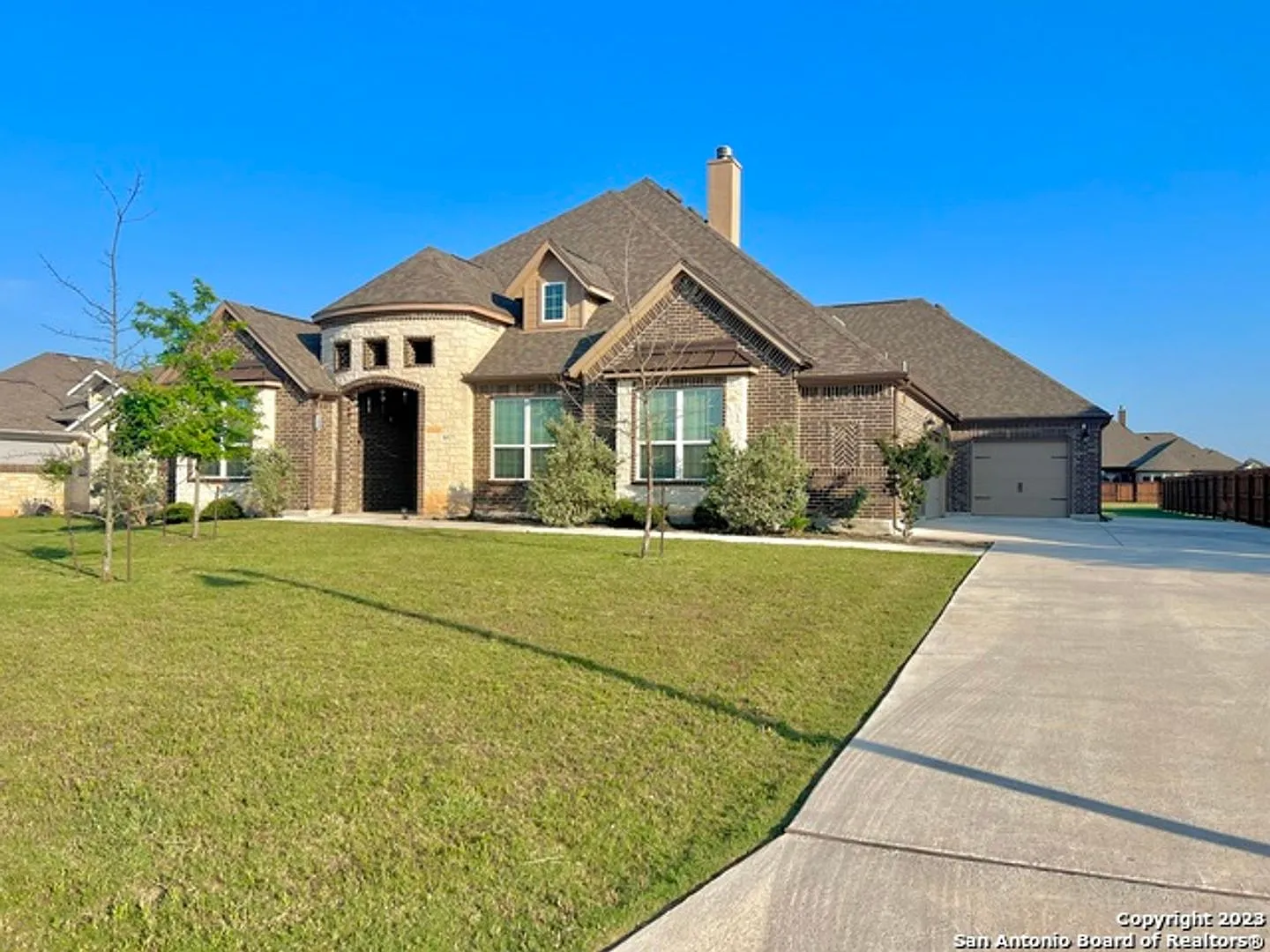 4 Bedroom/3.5 Bath Setterfeld Estates 1 Subdivision — Photo 2