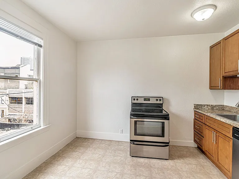 435 Hayes Apartments — Photo 4