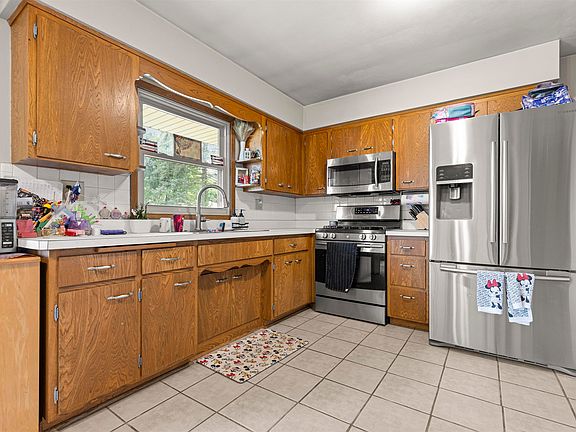 4th image of 10 Prospect Ct