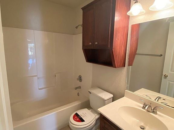 5th image of 1608 Van Zanten Dr APT B