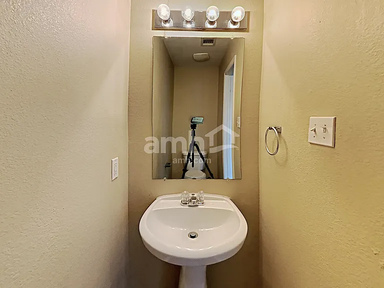 1618 Withers Way — Photo 8