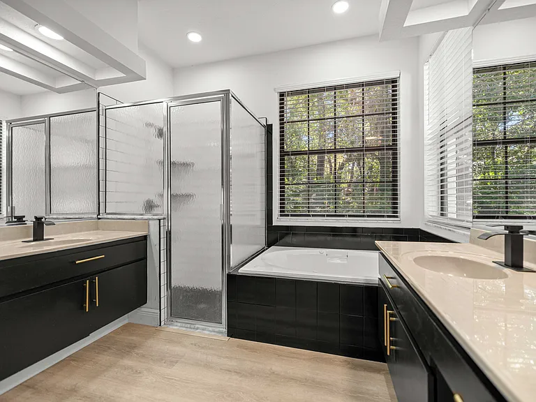 315 E Reehill St — Photo 45