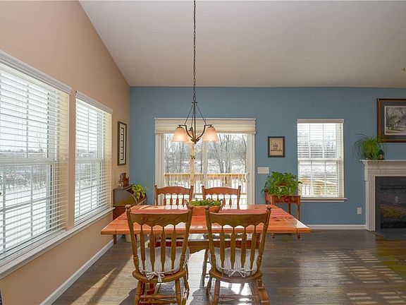 5th image of 39241 Hawthorne Dr
