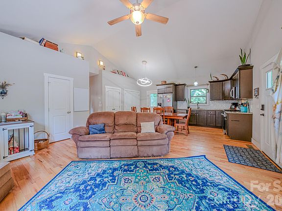 5th image of 136 Old County Home Rd