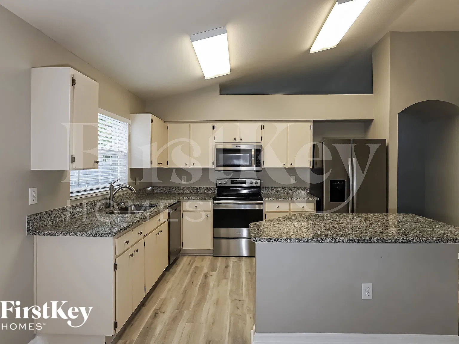 3 bed, 2.0 bath, 1955 sqft, $2,315 — Photo 4