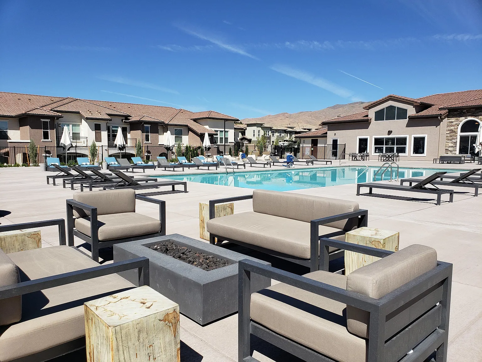 VIDA LUXURY APARTMENTS — Photo 2