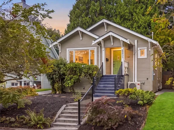 8055 Corliss Avenue N, Seattle, WA 98103
