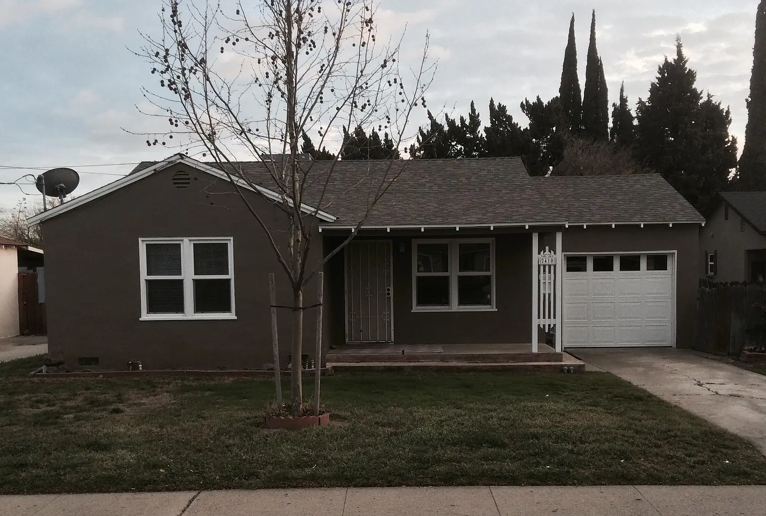 2410 Thomas Ave photo 1