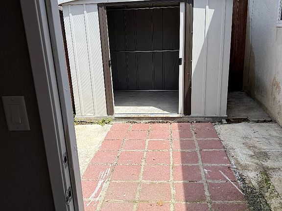 4th image of 18756 Meekland Ave