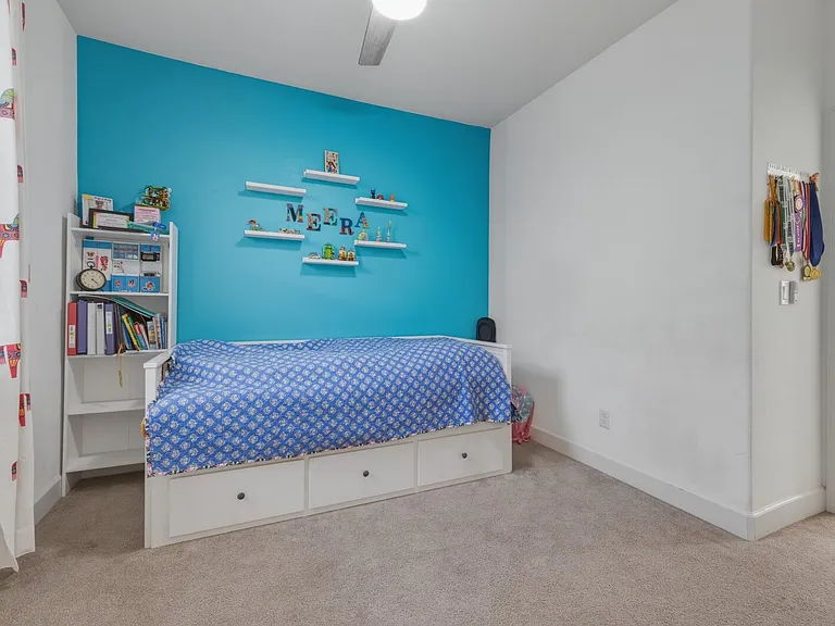 535 Thunder Cmn — Photo 17