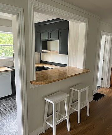 Cute bar seating area