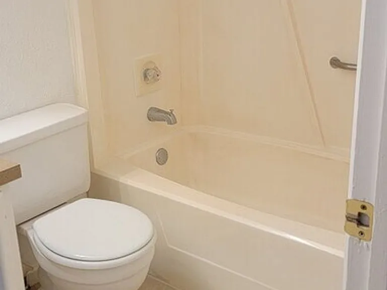 802 Matthew Ave — Photo 4