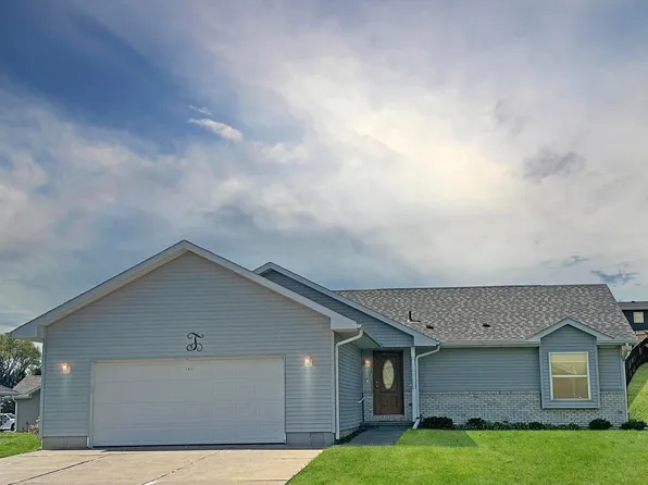 474 Valley Dr, Hinton, IA 51024