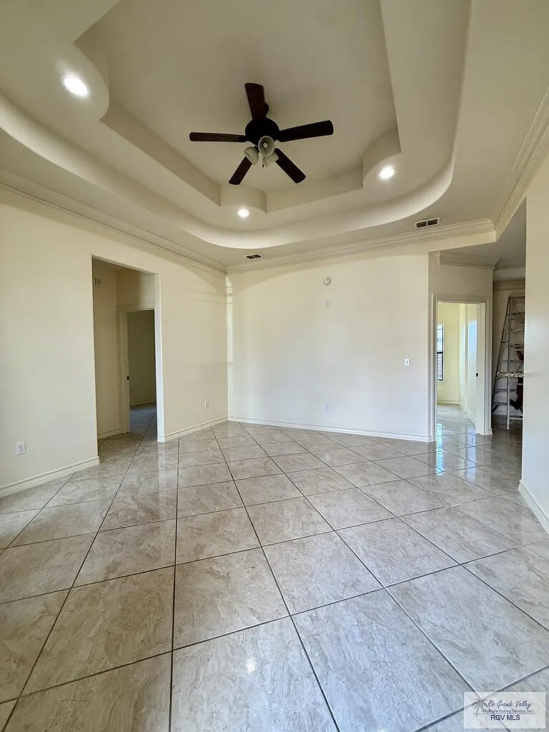 3 bed, 2.0 bath, 1239 sqft, $1,700 — Photo 2