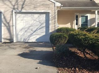6 Meadowrue Ln, Sicklerville, NJ 08081