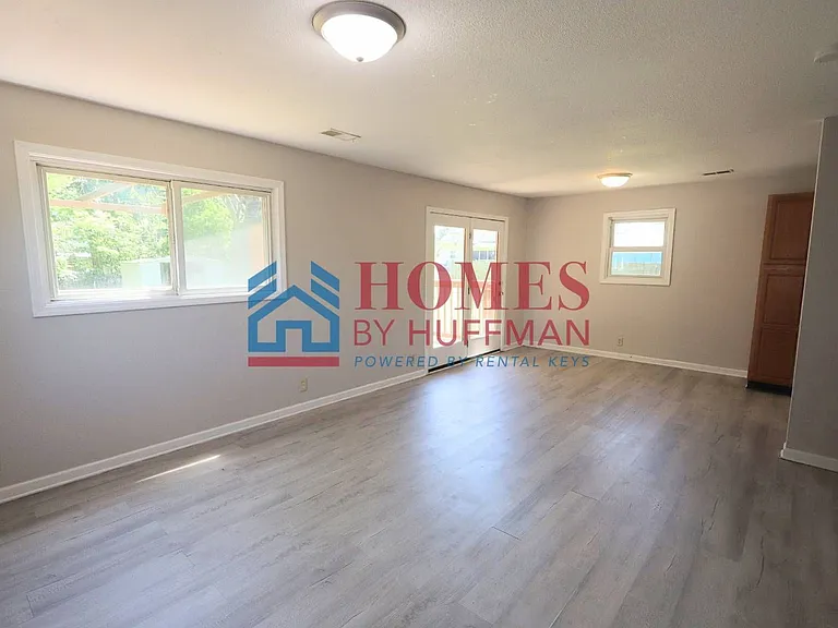 515 E Brumfield Ave — Photo 5