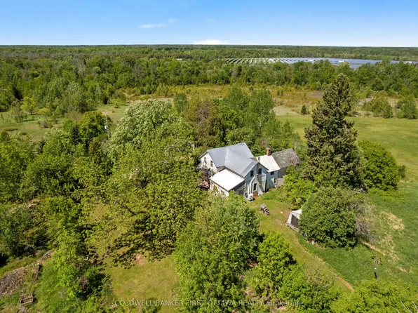 400 Buttermilk Hill Rd, Drummond/north Elmsley, ON K7H 3C3