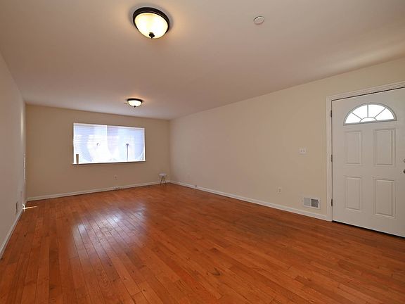 2nd image of 831 Patterson Ave