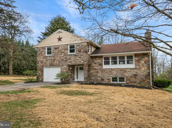 274 Walnuttown Rd, Fleetwood, PA 19522