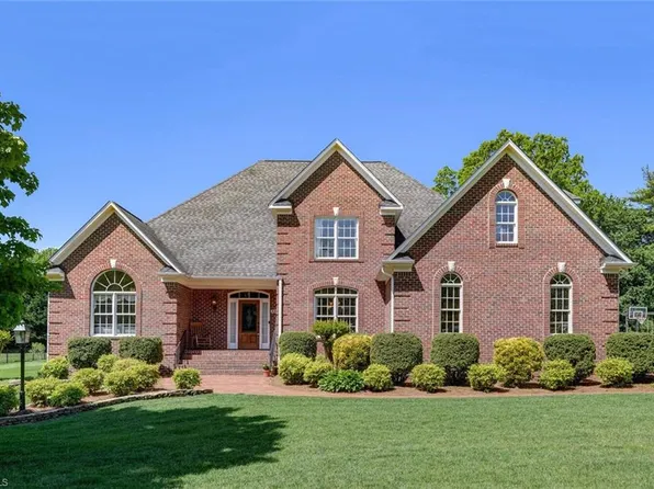 7023 Carriage Cove Dr, Oak Ridge, NC 27310