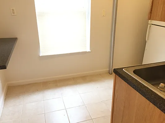 Rented by Zuz Realty | media 25