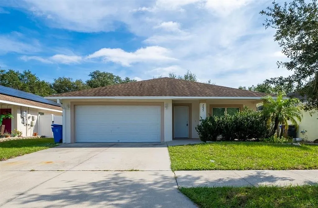 4 bed, 2.0 bath, 1606 sqft, $2,500 — Photo 1