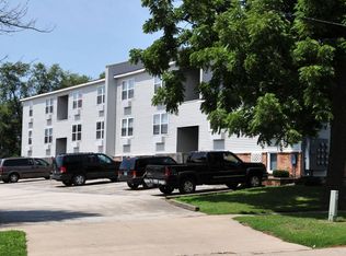 303 N University St APT 14, Normal, IL 61761