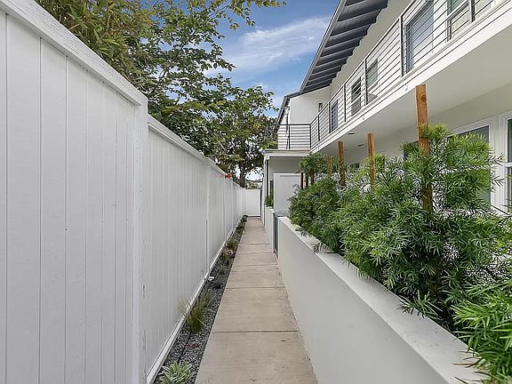 4th image of 1022 Pacific St #48d4f1445