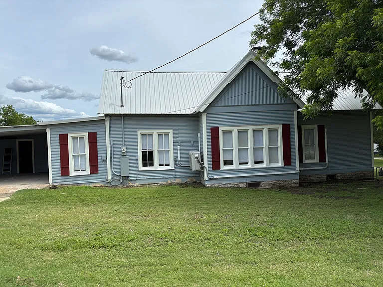 413 N Pecan St — Photo 25