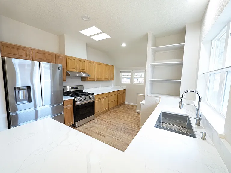 468 S Clarkson St — Photo 8