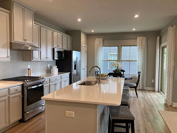 4th image of 7045 Eaglehead Dr