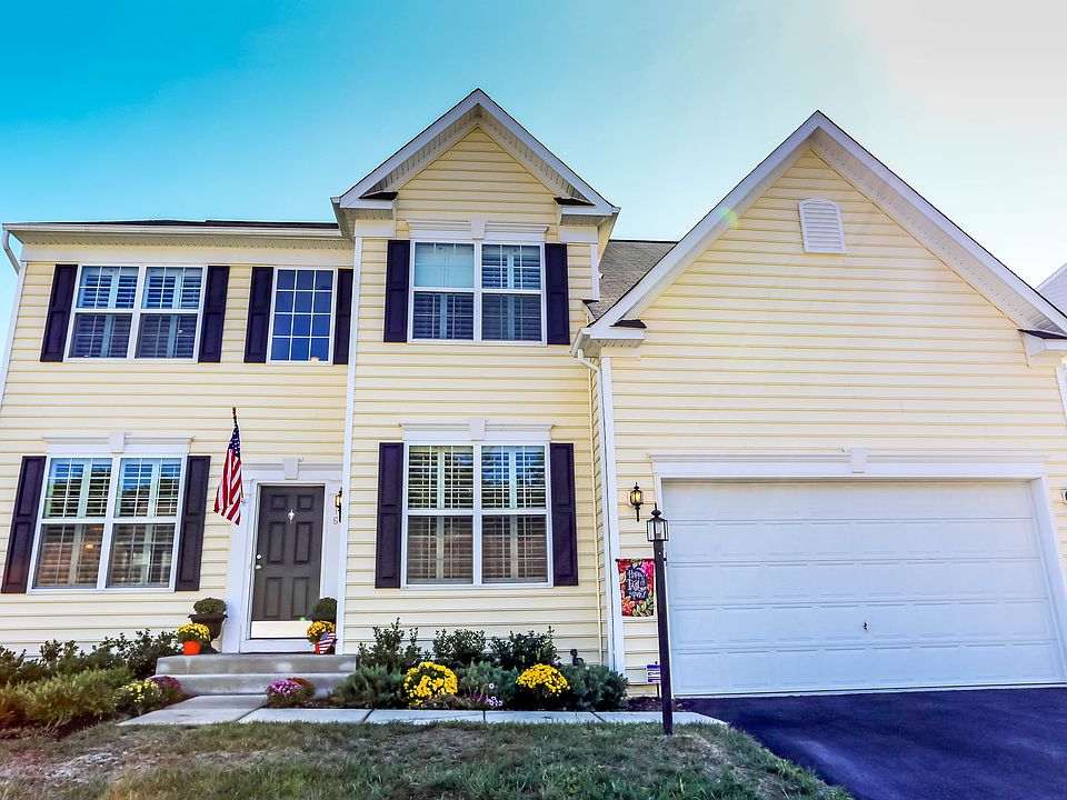 1st image of 16 Woodford Dr