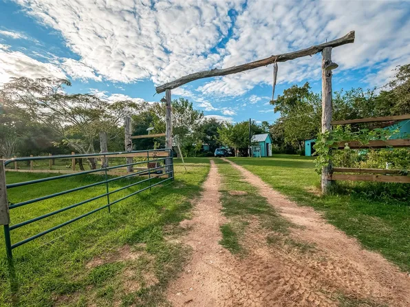 7160 County Road 132, Hallettsville, TX 77964