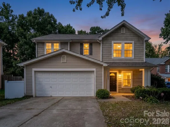 14033 Pinyon Pine Ln, Charlotte, NC 28215