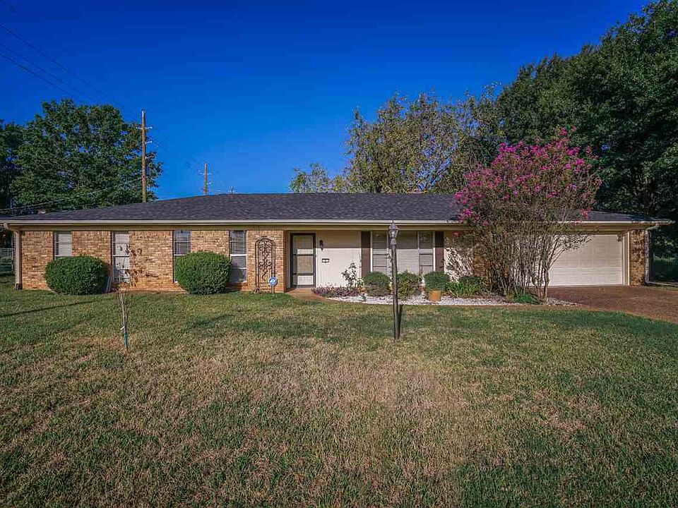 1st image of 5 Amesbury Cir