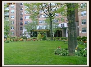 61-20 Grand Central Pkwy, Forest Hills, NY 11375