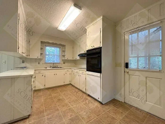 1003 Asbury Dr — Photo 5