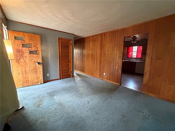 5th image of 109 Sarah St