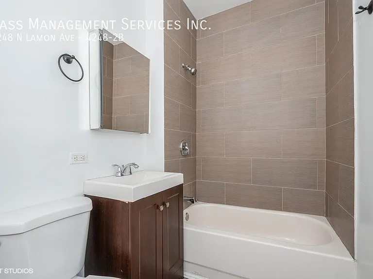4248 N Lamon Ave #2B — Photo 3