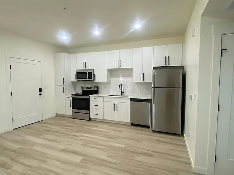 311 E Lorene St — Photo 7