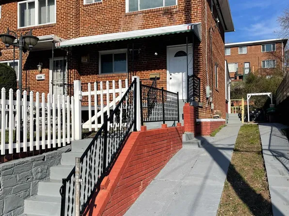 5210 Leverett St, Oxon Hill, MD 20745