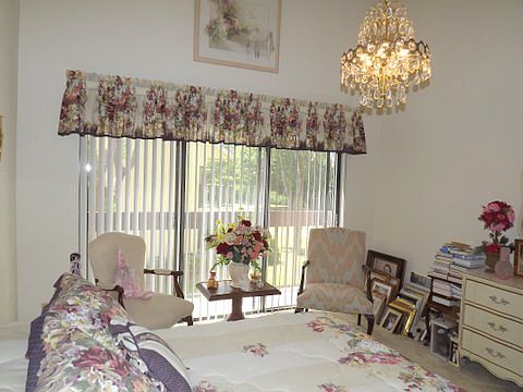 3rd image of 5121 Oak Hill Ln APT 421