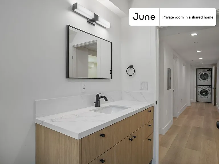 1321 N June St #B — Photo 9