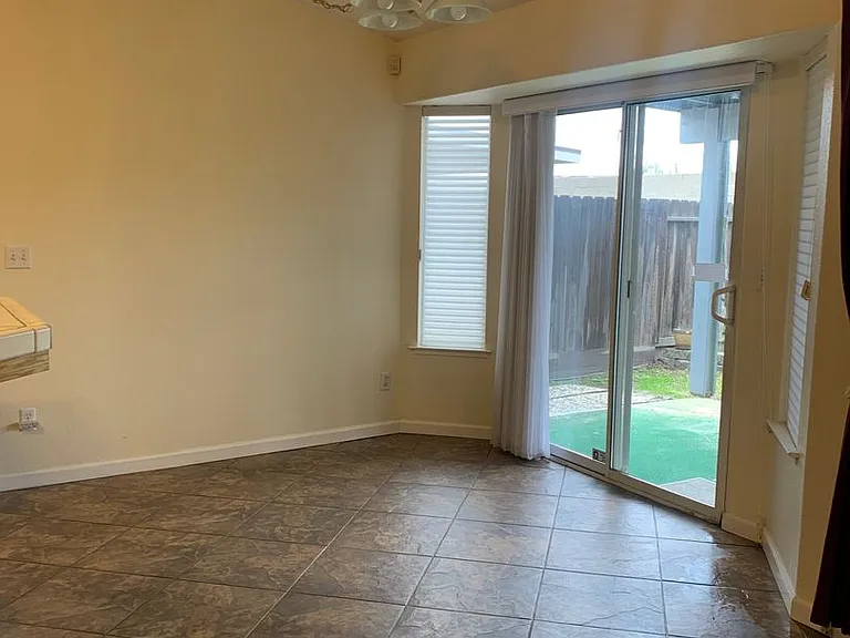 2430 Zion Way — Photo 3