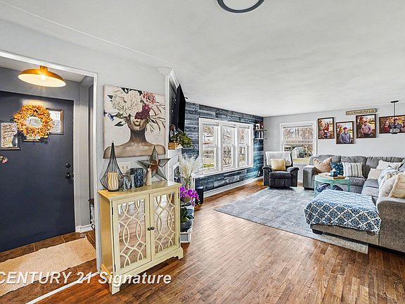 3rd image of 611 Sandow Rd